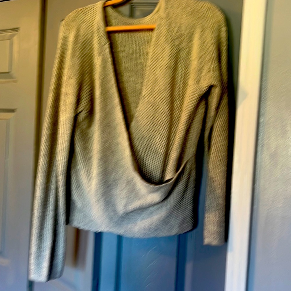 Pullover sweater